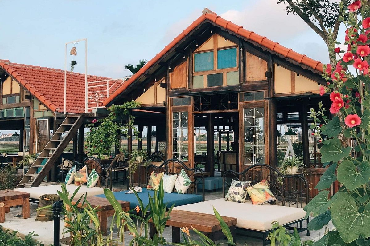 What Is Roving Chill House Hoi An?